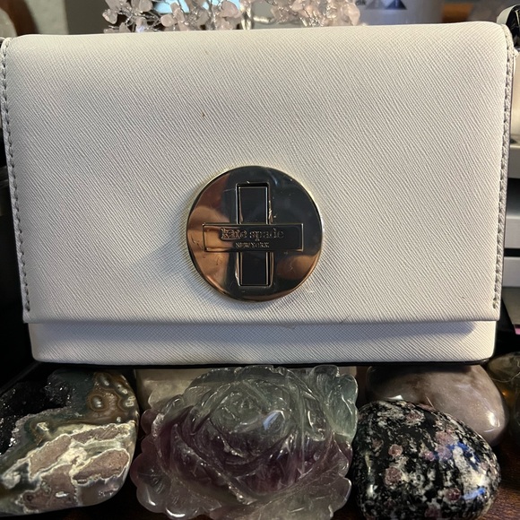 Kate Spade Ivory Newbury Lane Sally Crossbody with Gold Accent - NWOT - Picture 2 of 15
